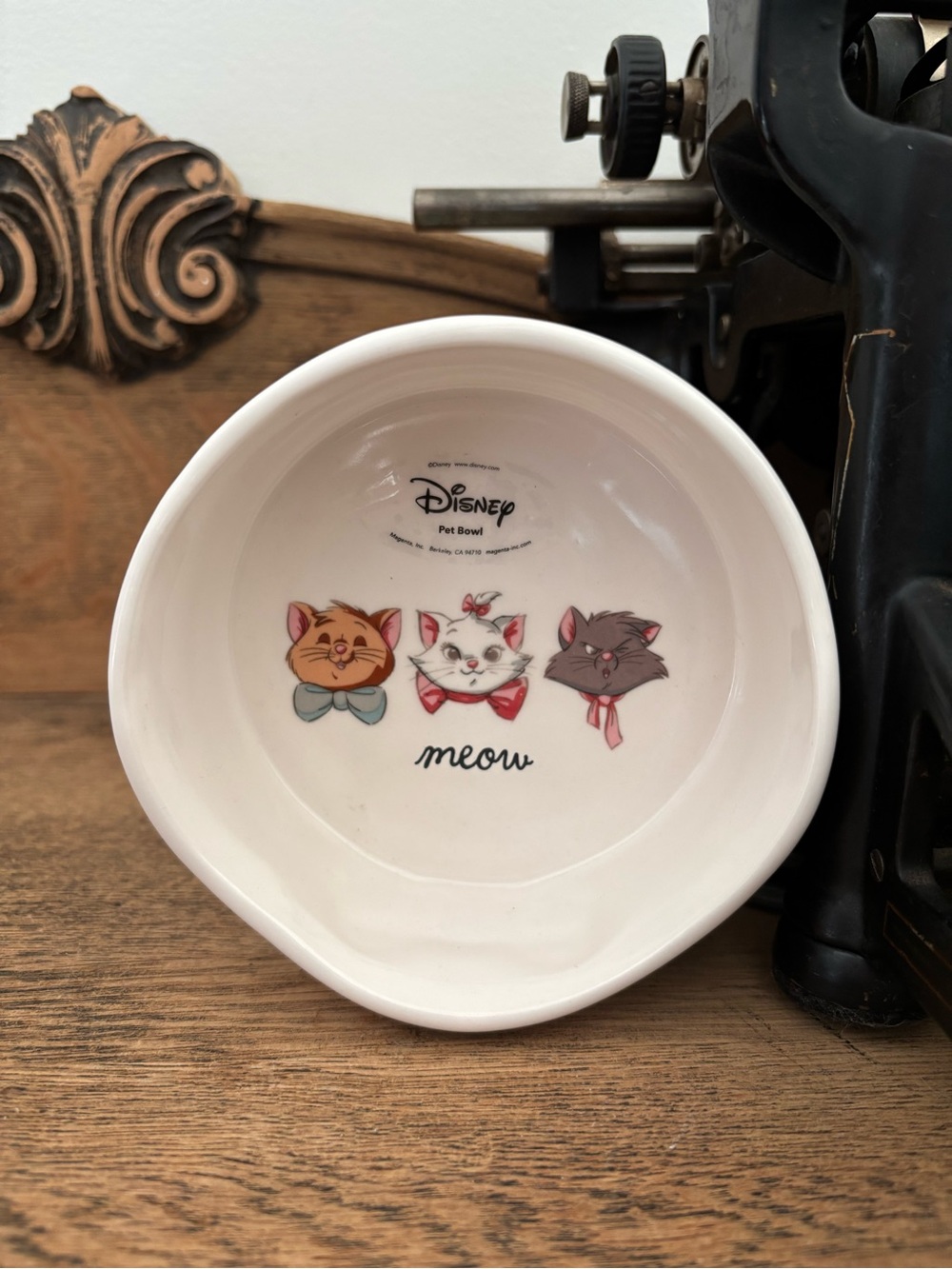 Disney Aristocats Ceramic Pet Bowl - White with Multicolor Cat Faces Rae Dunn